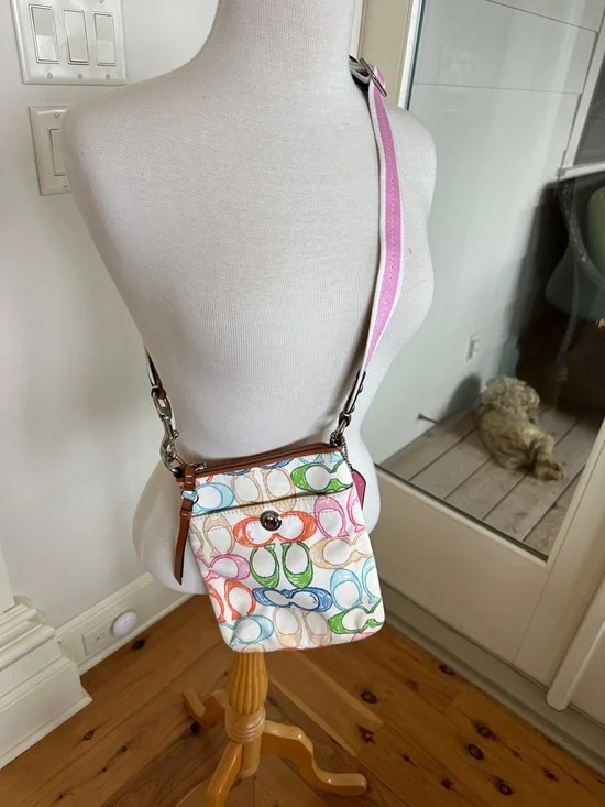 Multicolor Signature Print vintage Coach Crossbody Bag - Pink Strap adjustable - Picture 1 of 4